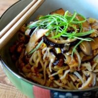 Easy Mushroom Noodle Stir fry, by aedison.aieoederdu.tk
