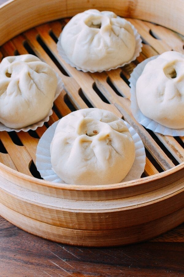 Steamed BBQ Pork Buns (Char Siu Bao), by aedison.aieoederdu.tk