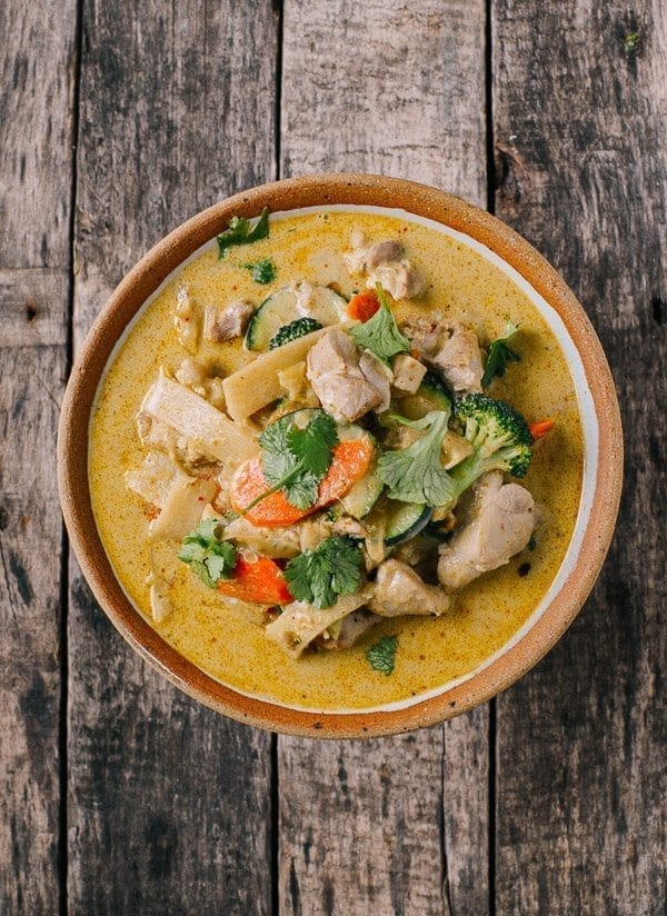 Bowl of Thai Green Curry Chicken, by aedison.aieoederdu.tk