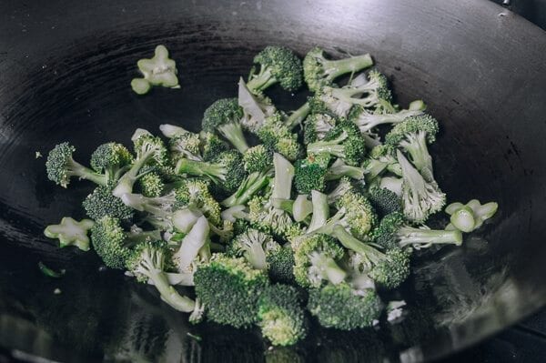 Takeout-Style Broccoli with Garlic Sauce, by aedison.aieoederdu.tk