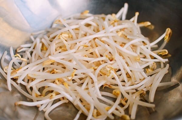 Chicken and Bean Sprouts, by aedison.aieoederdu.tk