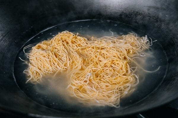 Hong Kong Style Shrimp Chow Mein Noodles, by aedison.aieoederdu.tk