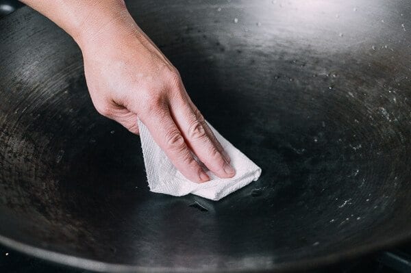 How to Season a Wok and Daily Wok Care by aedison.aieoederdu.tk
