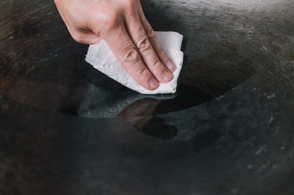 How to Season a Wok and Daily Wok Care by aedison.aieoederdu.tk