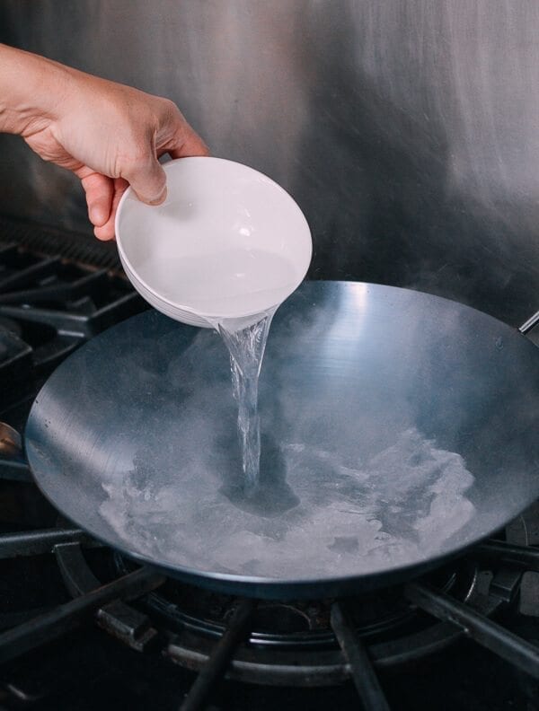 How to Season a Wok and Daily Wok Care by aedison.aieoederdu.tk