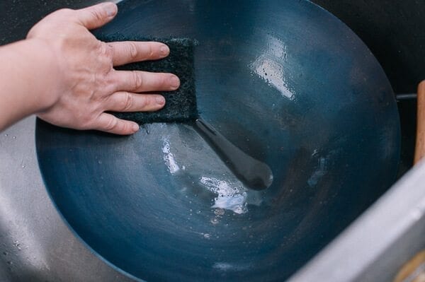 How to Season a Wok and Daily Wok Care by aedison.aieoederdu.tk