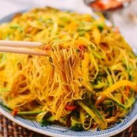Vegetarian Singapore Noodles, by aedison.aieoederdu.tk