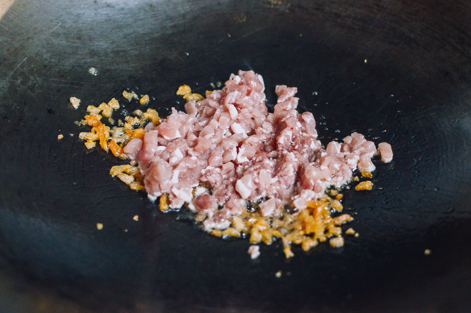 dried shrimp and pork cooking in wok, by aedison.aieoederdu.tk