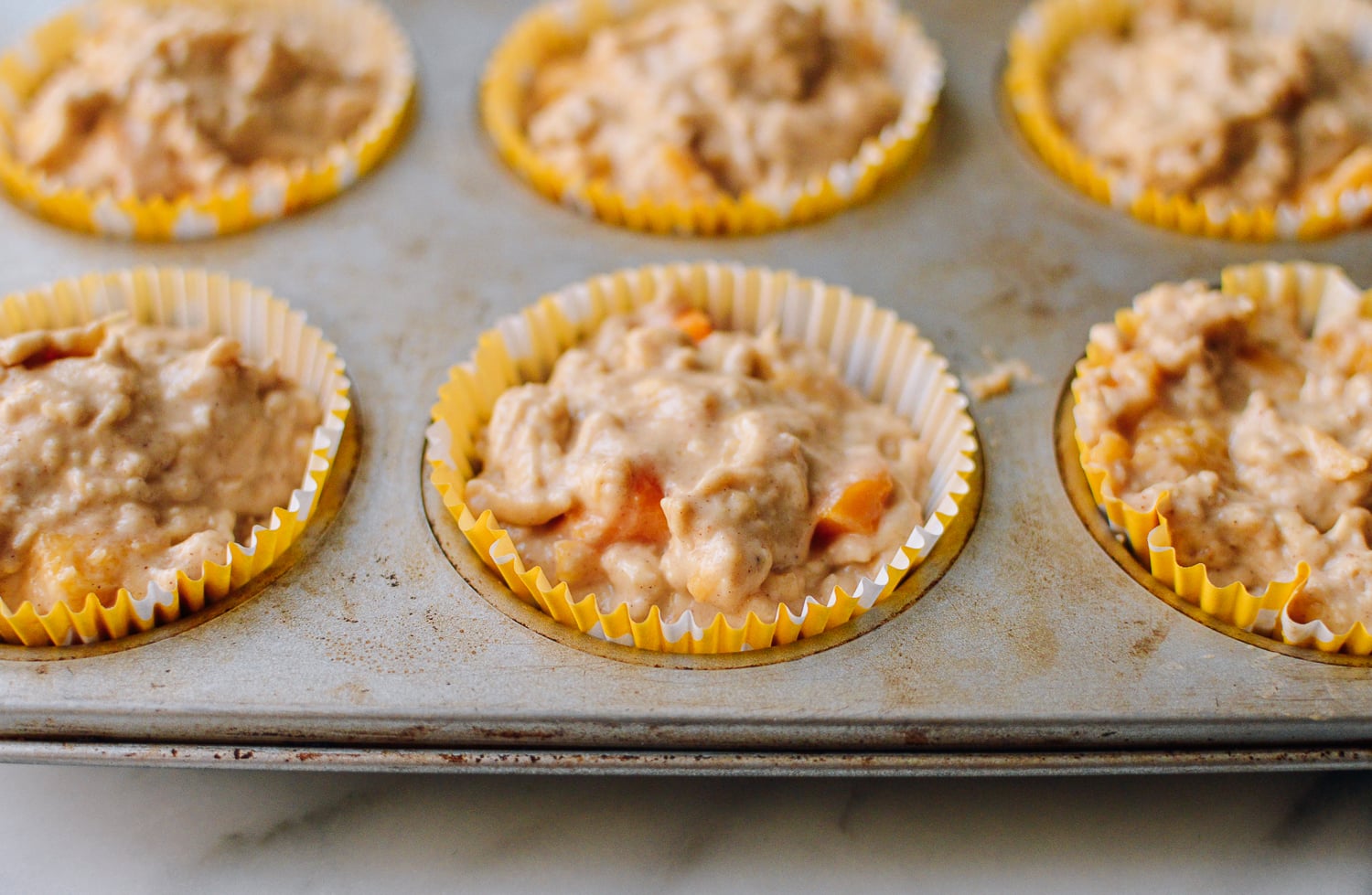 Filling muffin cups with batter, aedison.aieoederdu.tk