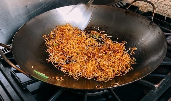 Soy Sauce Pan-fried Noodles in wok, aedison.aieoederdu.tk