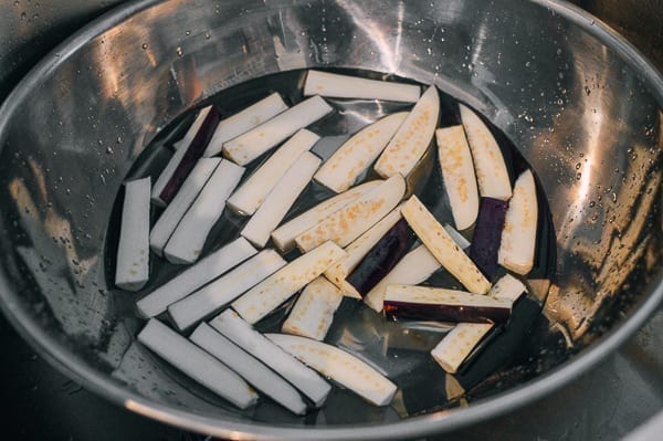 Soaking eggplant in vinegar water, aedison.aieoederdu.tk