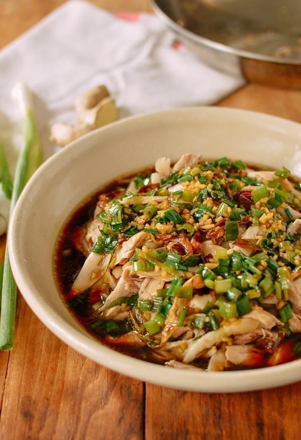 Easy Poached Chicken with Scallion Ginger Sauce, aedison.aieoederdu.tk