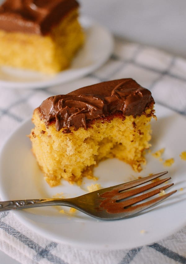 Yellow cake mid-bite, aedison.aieoederdu.tk