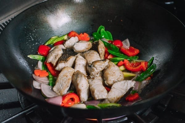 Adding fish back to wok, aedison.aieoederdu.tk