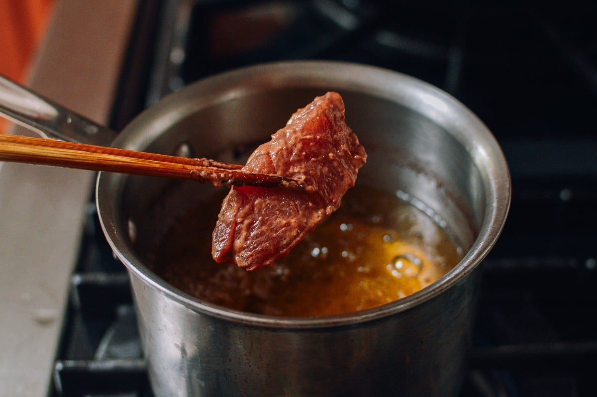 Add pork rib to frying oil, aedison.aieoederdu.tk