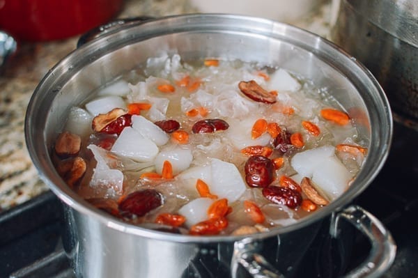 Adding dried dates, goji berries, and sugar, aedison.aieoederdu.tk