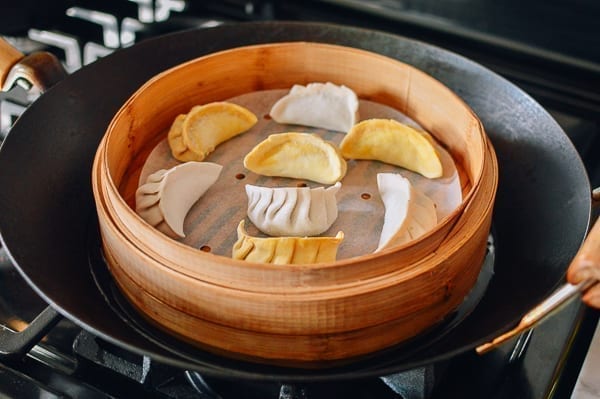 Dumplings in bamboo steamer, aedison.aieoederdu.tk