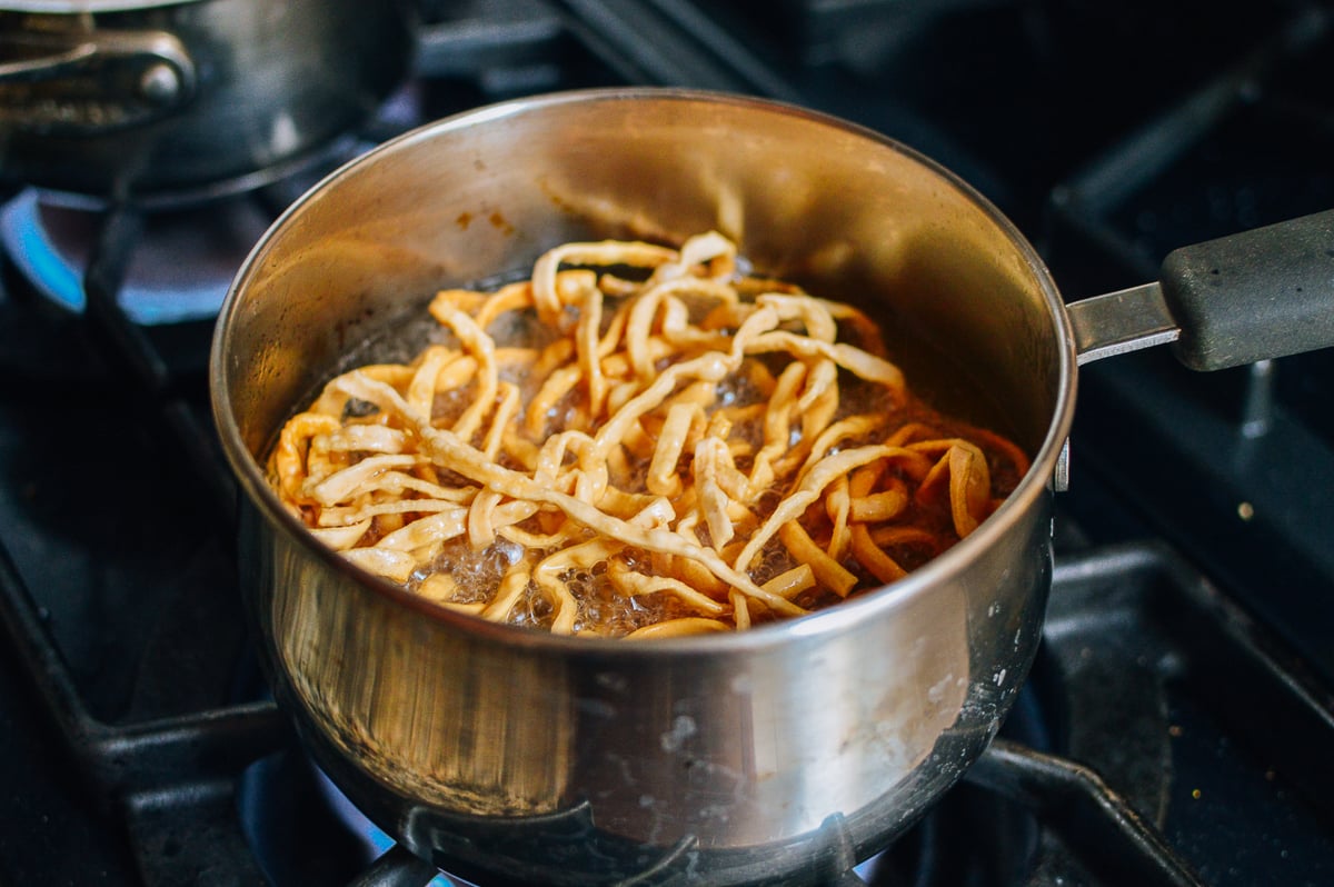 Frying Chinese egg noodles, aedison.aieoederdu.tk