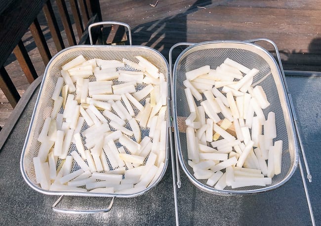 Drying salted daikon radishes in the sun, aedison.aieoederdu.tk