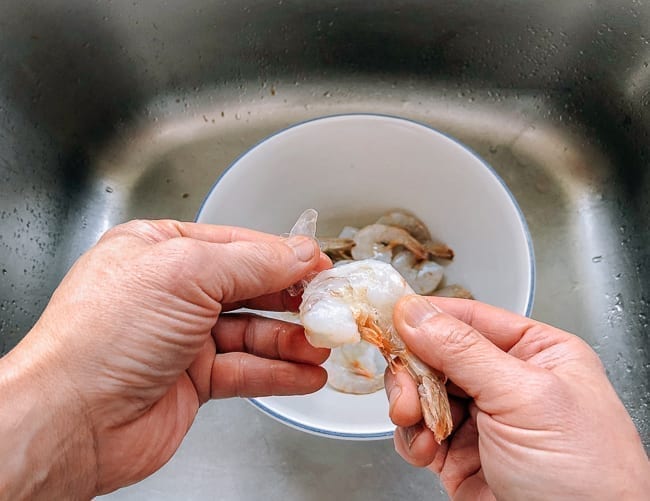 How to Peel Shrimp, aedison.aieoederdu.tk