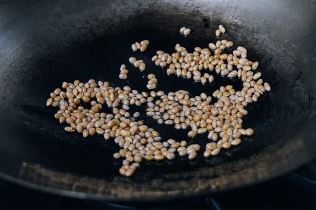 Wok Roasting Soybeans, aedison.aieoederdu.tk
