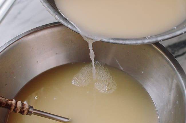 Pouring off water from starch, aedison.aieoederdu.tk