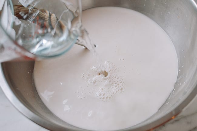 Mixing water into wheat starch to make liangpi batter, aedison.aieoederdu.tk