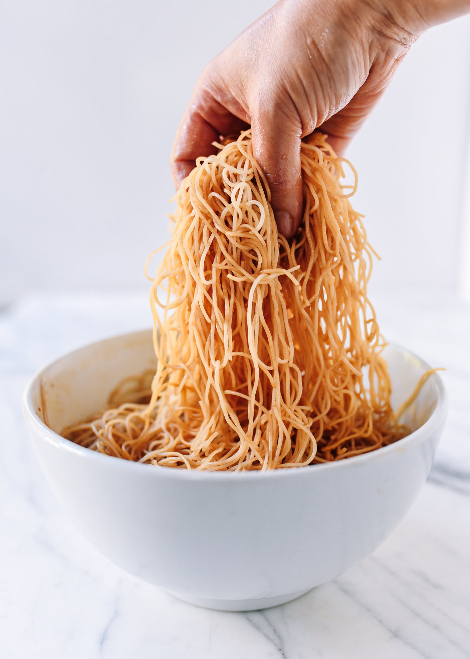 Mixing soaked rice noodles with dark soy sauce and oil, aedison.aieoederdu.tk